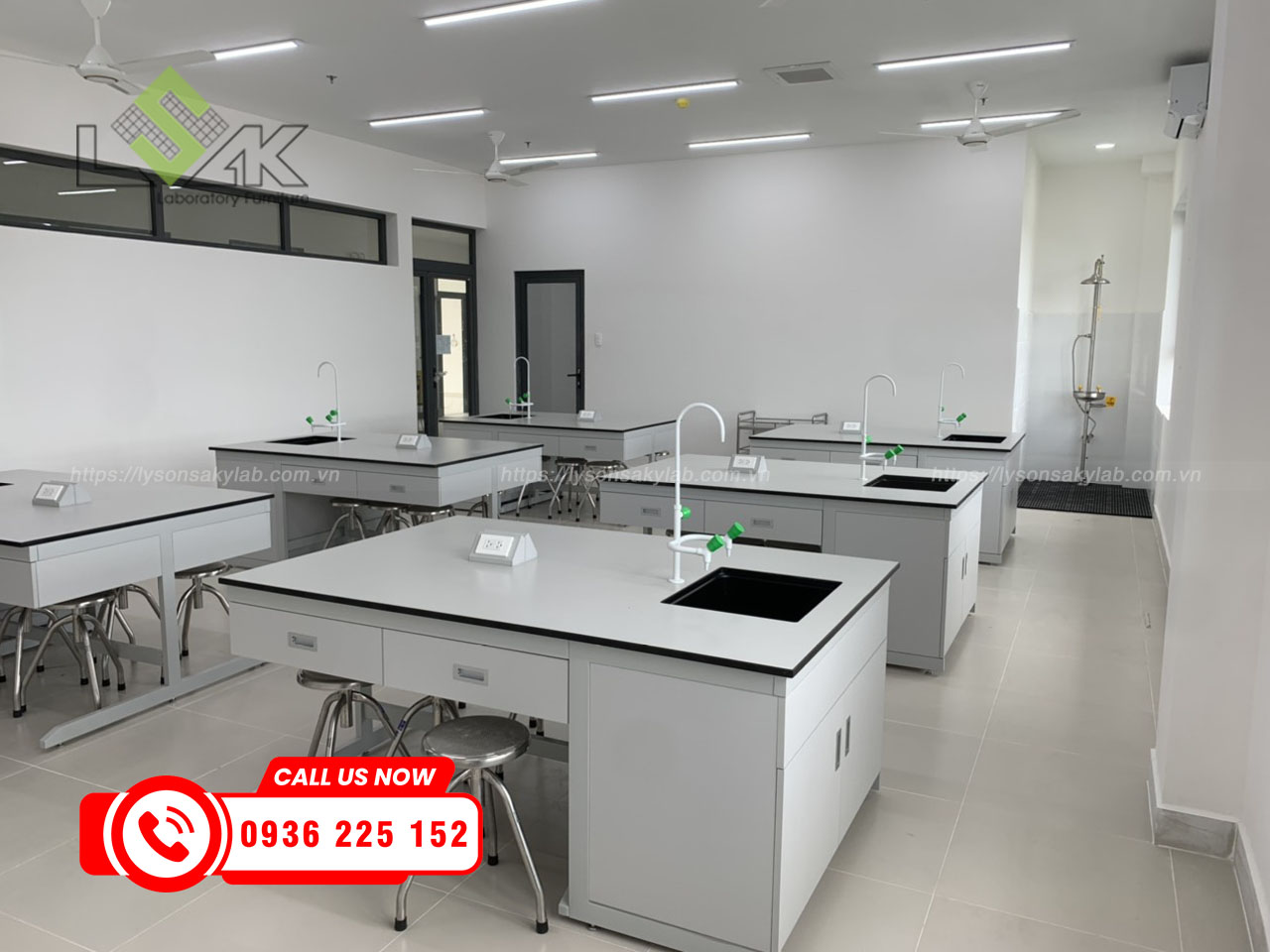 Bàn thí nghiệm hóa học