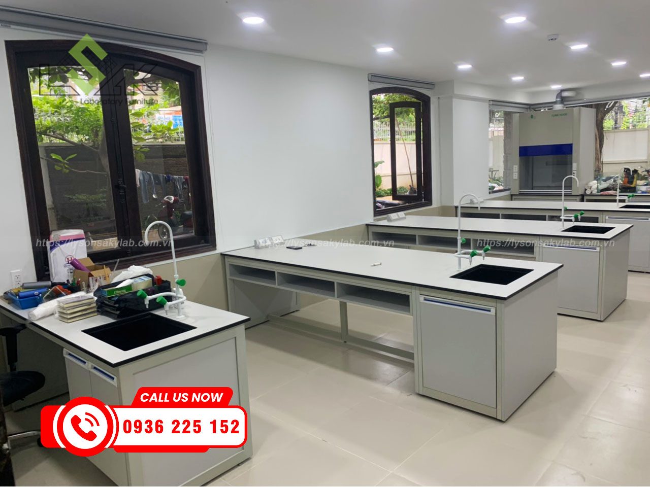 Bàn thí nghiệm hóa sinh