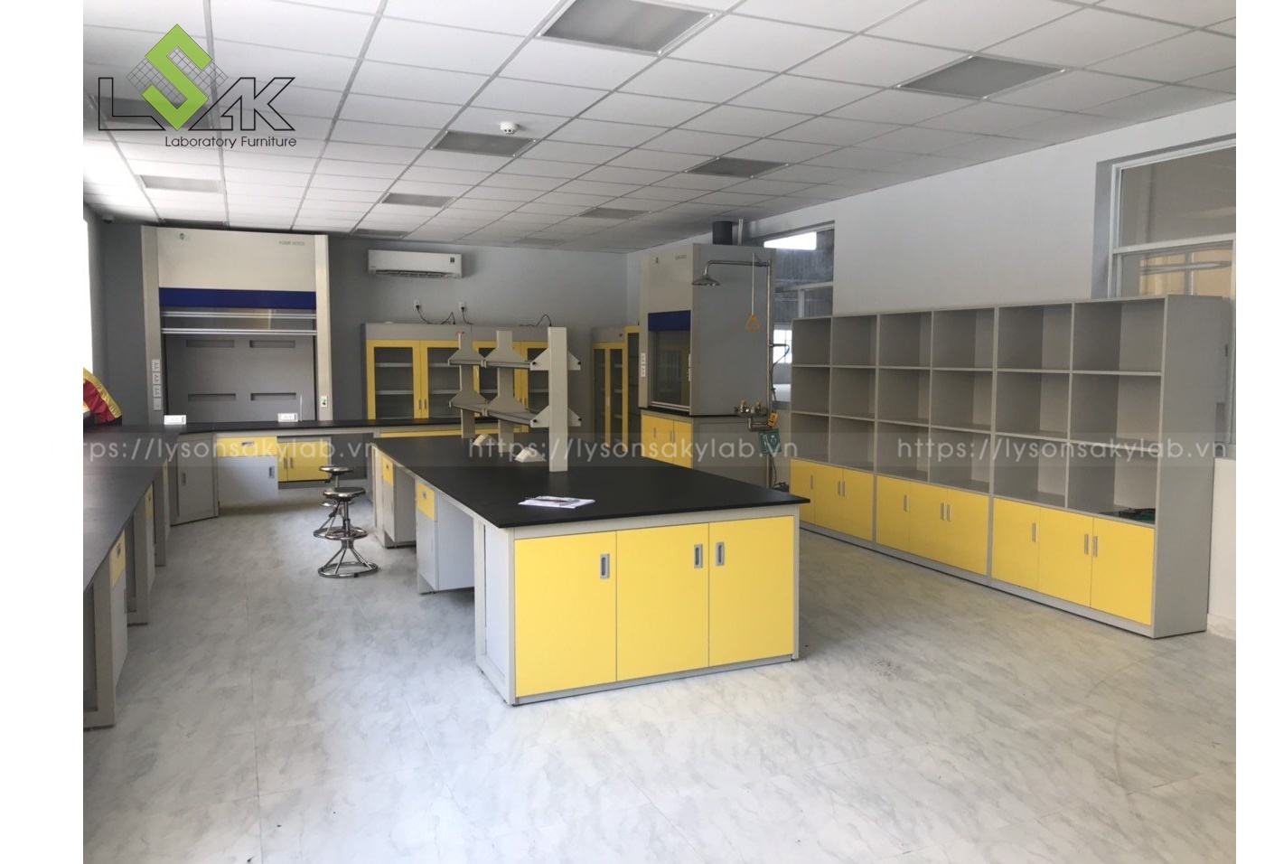 Bàn thí nghiệm nhà máy keo dán, phòng lab keo dán dung dịch hóa học