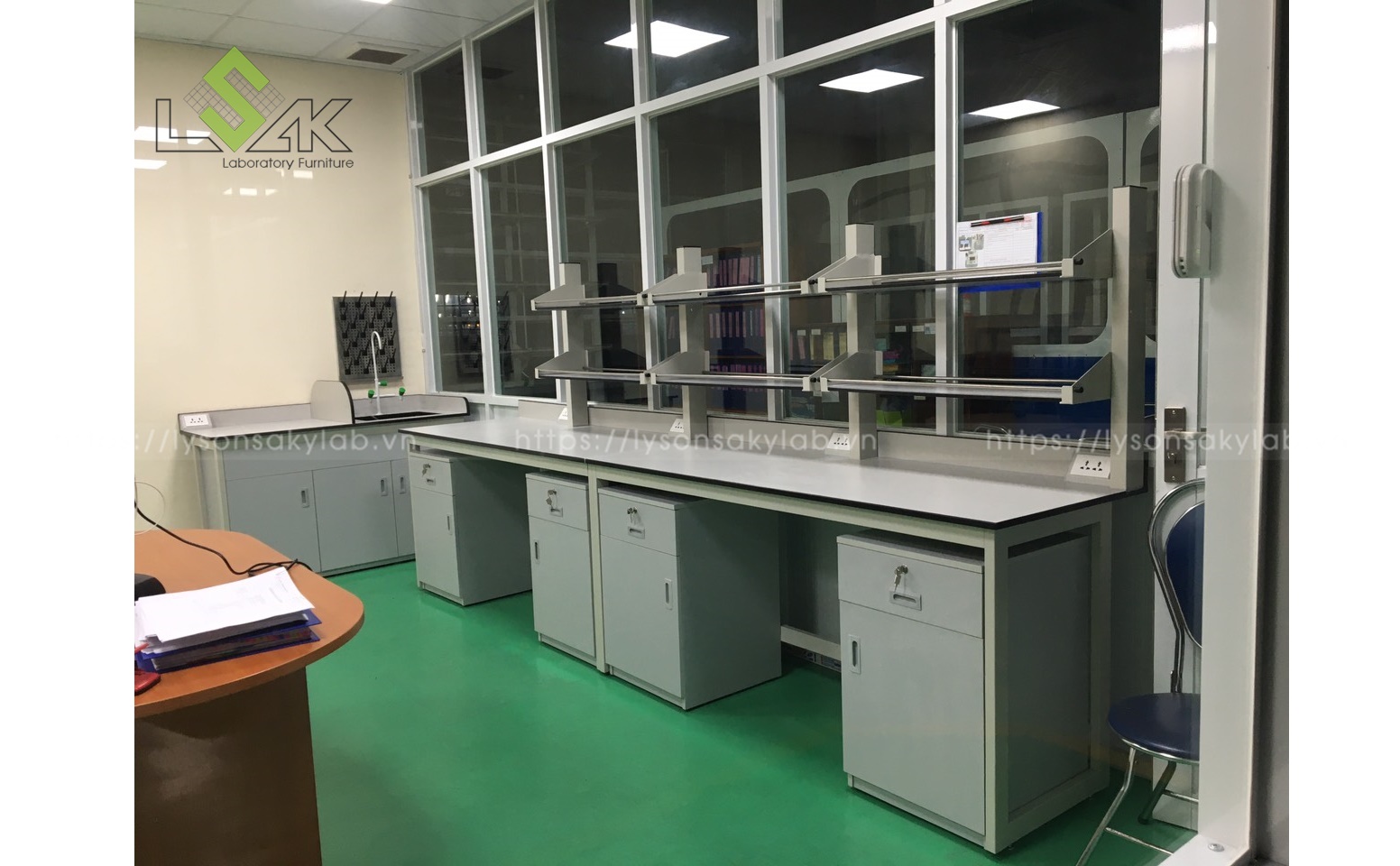 Bàn thí nghiệm nhà máy keo dán, phòng lab keo dán dung dịch hóa học