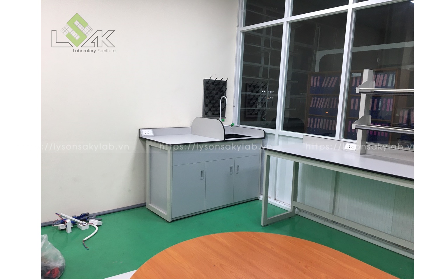 Bàn thí nghiệm nhà máy keo dán, phòng lab keo dán dung dịch hóa học