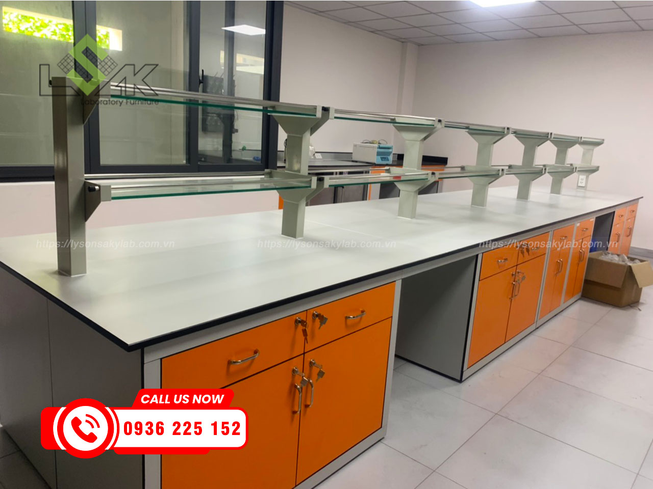 Bàn thí nghiệm nhà máy mỹ phẩm