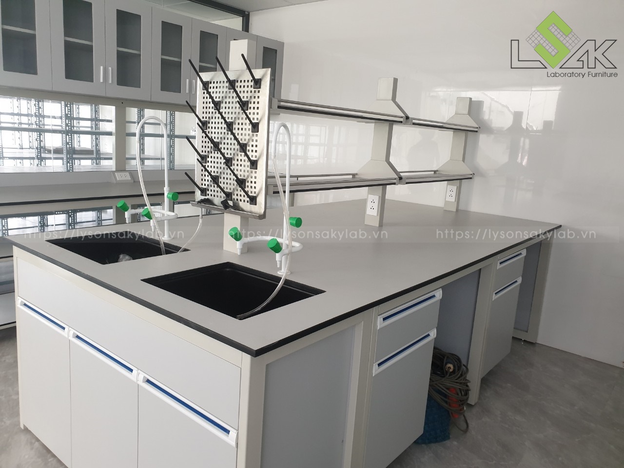 Thi công phòng lab nguyên liệu thực phẩm Công ty Hướng Đi