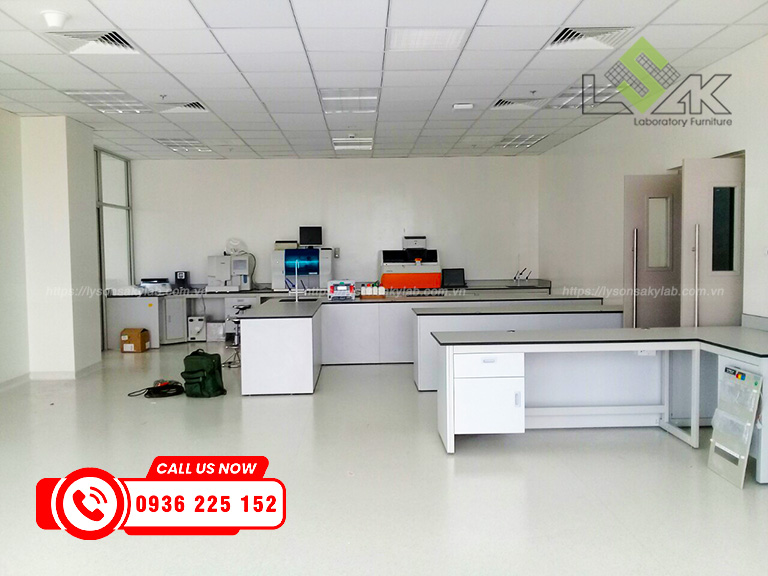cung cấp bàn xét nghiệm cho bệnh viện, bàn đặt thiết bị cho Bệnh viện Quốc tế Mỹ (AIH)