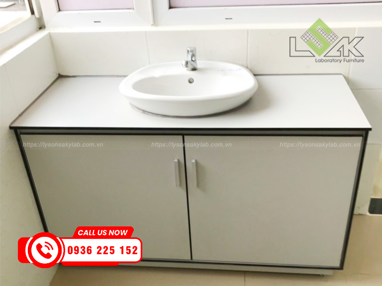 cung cấp bàn xét nghiệm cho bệnh viện, bàn đặt thiết bị cho Bệnh viện Quốc tế Mỹ (AIH)