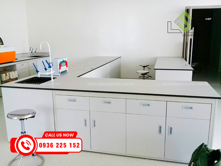 cung cấp bàn xét nghiệm cho bệnh viện, bàn đặt thiết bị cho Bệnh viện Quốc tế Mỹ (AIH)
