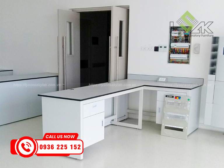 cung cấp bàn xét nghiệm cho bệnh viện, bàn đặt thiết bị cho Bệnh viện Quốc tế Mỹ (AIH)