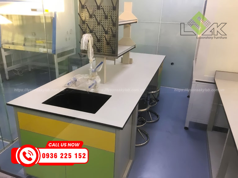 Bàn giao bàn thí nghiệm bệnh viện Sản Nhi Quảng Ninh