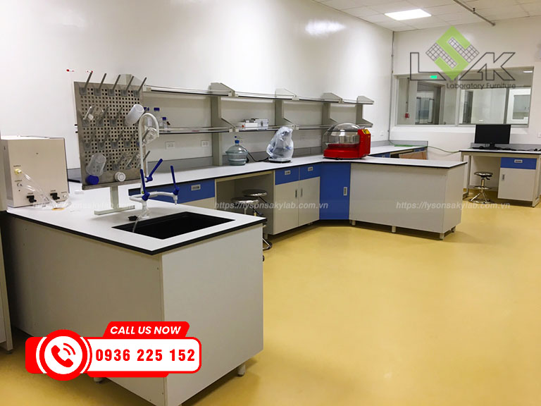 Dự án nội thất phòng QC Nhà máy chế biến sữa và thức uống từ sữa Deneast Việt Nam