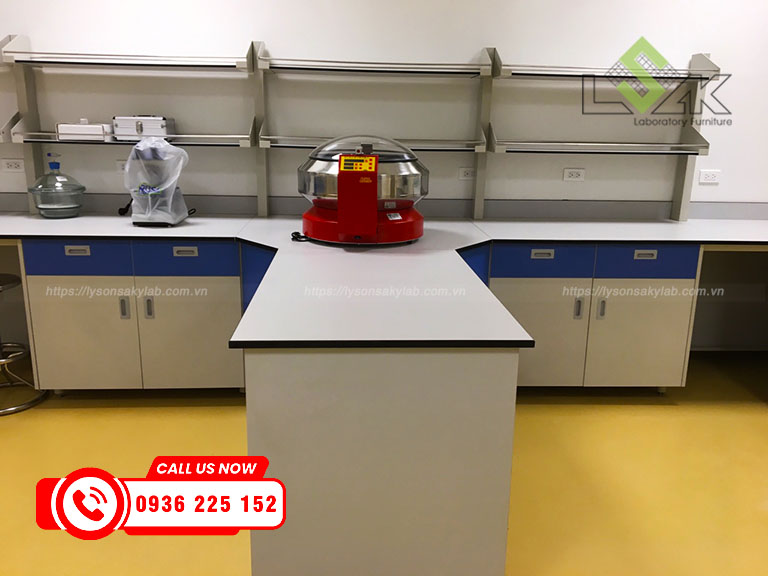 Dự án nội thất phòng QC Nhà máy chế biến sữa và thức uống từ sữa Deneast Việt Nam